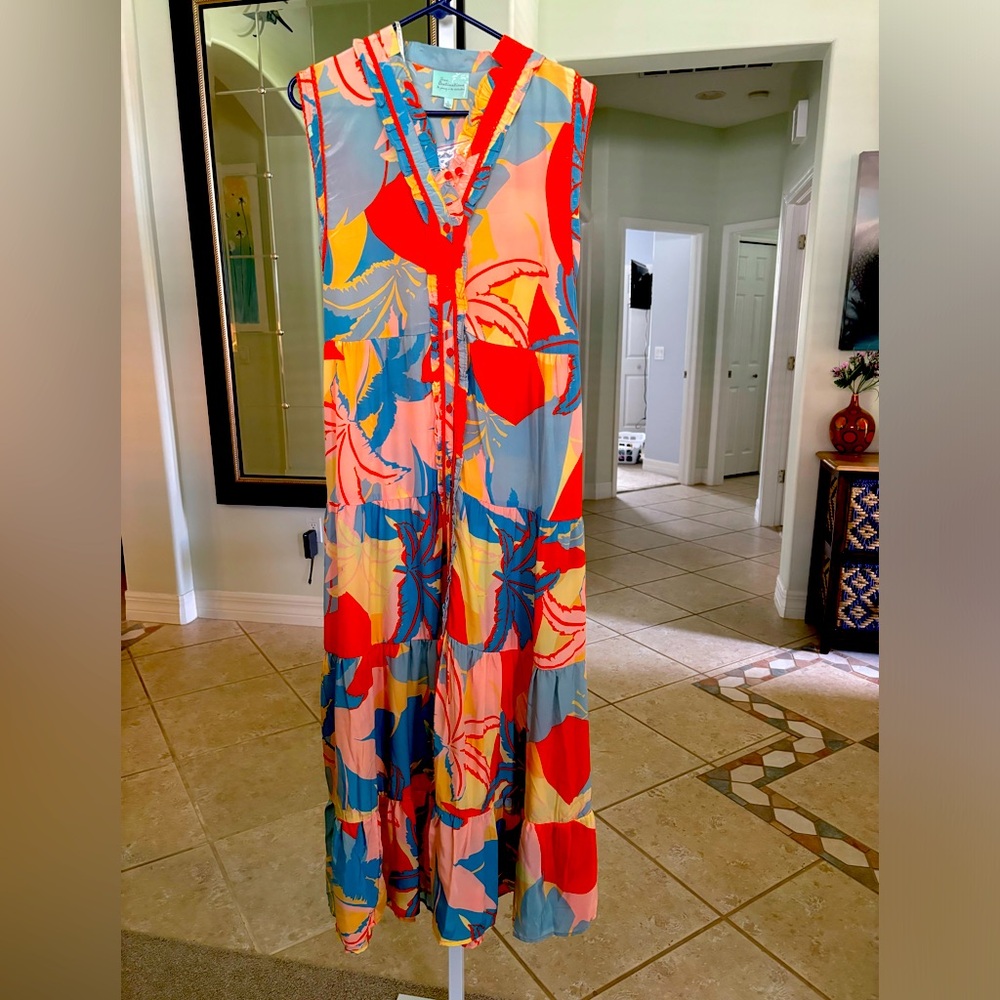 NWT True Distinations Resort Maxi.  Size Large